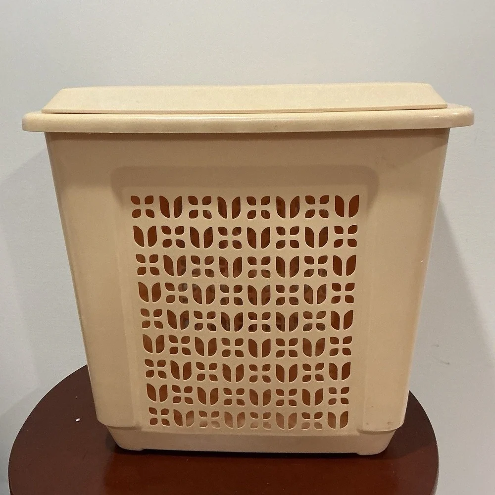 Vintage Rubbermaid Hamper Tulip Design Beige Almond Model 2787